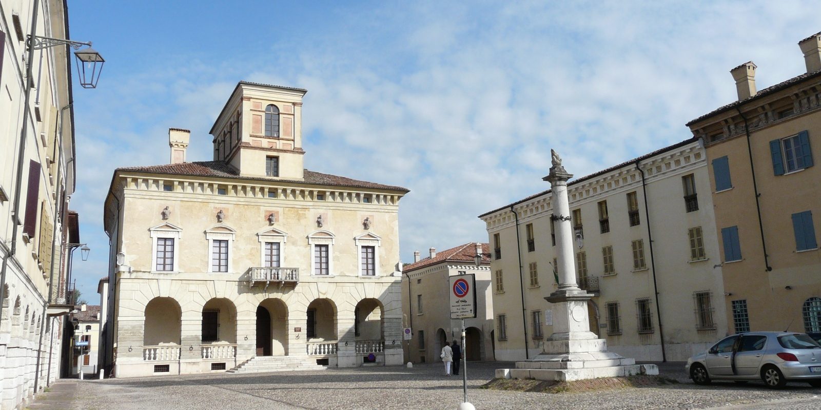 Sabbioneta. Piazza Ducale Wikicommons Davide Papalini Eigenes Werk, CC BY-SA 3.0
